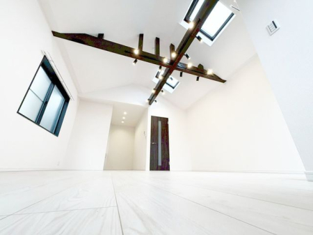 ���r���O �̌��ʂ����������Ղ�Ǝ��R�����������ރ��r���O�X�y�[�X�͂ƂĂ����S�n�̗ǂ���Ԃł��B���Ƒ����W�܂�������Ɖ߂�����u�e���̏�v�ɂȂ郊�r���O�𐥔񂲗�����������