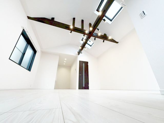 ���r���O �̌��ʂ����������Ղ�Ǝ��R�����������ރ��r���O�X�y�[�X�͂ƂĂ����S�n�̗ǂ���Ԃł��B���Ƒ����W�܂�������Ɖ߂�����u�e���̏�v�ɂȂ郊�r���O�𐥔񂲗�����������