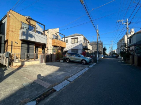 ���n�O�ώʐ^ ���邭���ꊴ�̂��郊�r���O�́A�i�`�������Ȉ�ۂł��B�ǂ�ȃC���e���A�Ƃ��������悭�A�I�Ԃ̂��y���݂ɂȂ�܂��ˁ�V���v���ȍ�肾����A�C���e���A�̔z�u�����R�Ɋy���߂܂��B