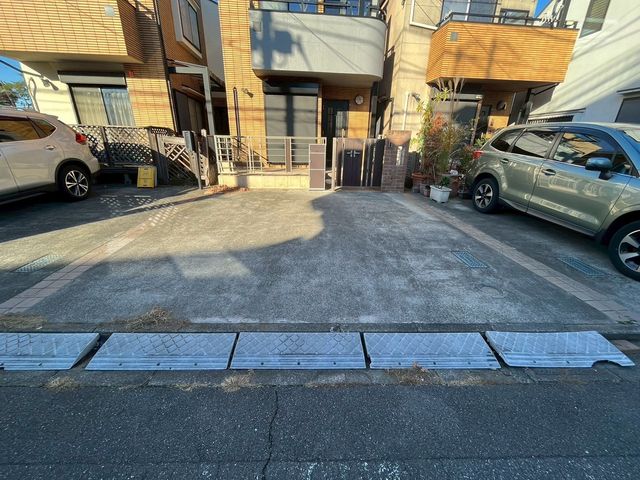  ����2��\�ȃX�y�[�X���������܂����e����F�l�ȂǗ��q�p�̒��ԏ�Ƃ��Ă����p�\�I���q�l�̗V�я�Ƃ��Ă�������1��w�����������̃��C�t�X�^�C���̕ω��������Ă����S�ł��B