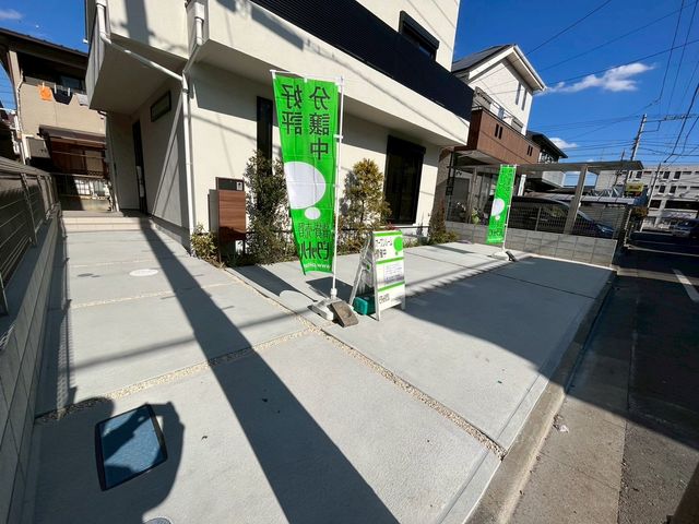 ���n�O�ώʐ^ �O�ʓ��H�͖�6���ƁA�傫���Ԃ����S���Ē��Ԃł����Ƃ�̂��铹���ŁA�ו��̐ς݉��낵�◈�q���̑Ή����y�X������̏o����ɃX�g���X�����������܂���I�i�B�e���F2026/2/1�j