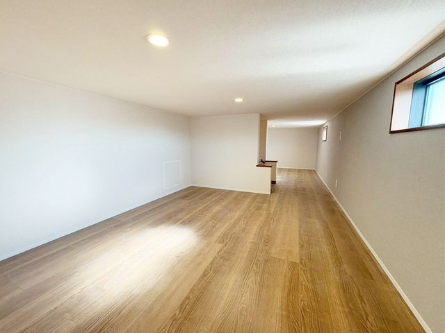 ���̑����� �Œ�K�i�t���̃��t�g�͉ו��̏o�����ꂪ�e�Ղȓ_���ő�̖��͂ł���V�[�Y�����̎��[���X�y�[�X�Ƃ��Ă͂������A���q�l�̔閧��n�E�E�Ȃ�Ďg�������ł��܂��I�i�B�e���F2026/1/5�j