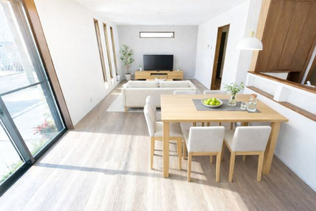 ���r���O �̌��ʂ����������Ղ�Ǝ��R�����������ރ��r���O�X�y�[�X�͂ƂĂ����S�n�̗ǂ���Ԃł��B���Ƒ����W�܂�������Ɖ߂�����u�e���̏�v�ɂȂ郊�r���O�𐥔񂲗�����������i�Ƌ��CG�ł��j