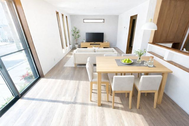 ���r���O �̌��ʂ����������Ղ�Ǝ��R�����������ރ��r���O�X�y�[�X�͂ƂĂ����S�n�̗ǂ���Ԃł��B���Ƒ����W�܂�������Ɖ߂�����u�e���̏�v�ɂȂ郊�r���O�𐥔񂲗�����������i�Ƌ��CG�ł��j