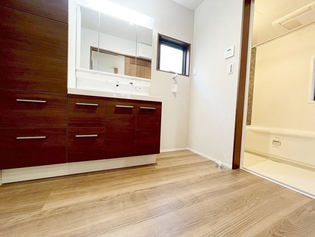 ���ʑ�E���ʏ� ���ʑ�Ɛ���@�u��E�E�߃X�y�[�X����������Ƃꂽ���ʎ��ł��B���[�̑������ʑ�Ȃ̂ŉƑ��F�l�̓��p�i������������[�o���܂���V�����[�w�b�h�t�Ŏg����������i�B�e���F2026/1/31�j