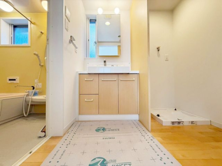 ���ʑ�E���ʏ� ���ʑ�Ɛ���@�u��E�E�߃X�y�[�X����������Ƃꂽ���ʎ��ł��B���[�̑������ʑ�Ȃ̂ŉƑ��F�l�̓��p�i������������[�o���܂���V�����[�w�b�h�t�Ŏg����������i�B�e���F2026.1.16�j