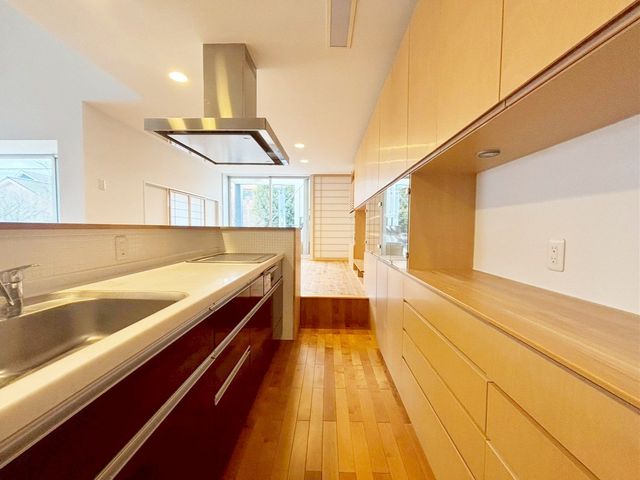 �L�b�`�� �L�b�`���X�y�[�X�ɂ͂��������D���ȕ��ɂ��������J�b�v�{�[�h�t���􂨍D���ȐH���O���X�����[�ł��A�L�b�`����肪�X�b�L�����܂��I�ǂ�Ȃ��M��J�b�v��u�����y���݂ł��ˁ�i�B�e���F2026.1.28�j