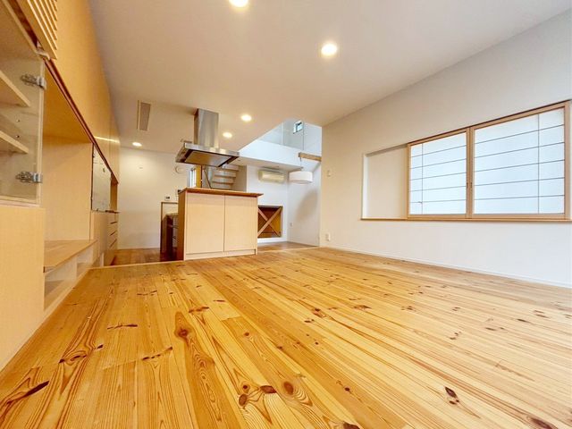 ���r���O �̌��ʂ����������Ղ�Ǝ��R�����������ރ��r���O�X�y�[�X�͂ƂĂ����S�n�̗ǂ���Ԃł��B���Ƒ����W�܂�������Ɖ߂�����u�e���̏�v�ɂȂ郊�r���O�𐥔񂲗�����������i�B�e���F2026.1.28�j