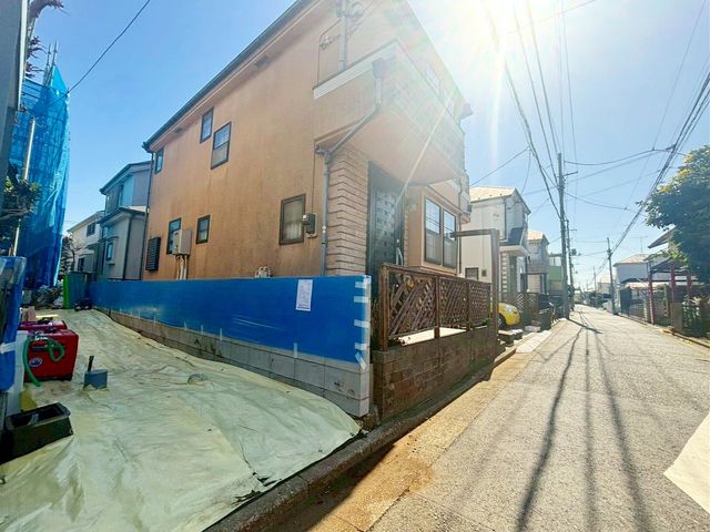 ���n�O�ώʐ^ �O�ʓ��H�͎Ԓʂ肪���Ȃ��r�C�K�X�⑛�����C�ɂ����������ƕ�点�܂��B���q�l�̒ʊw�����S���đ���o�����Ƃ��o���A���S���◎���������Z�����d��������Ƀs�b�^���ł���i�B�e���F2026.3.6�j