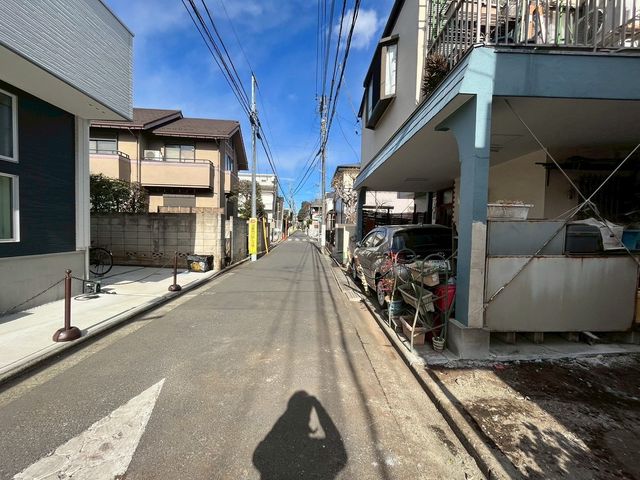 ���n�O�ώʐ^ �O�ʓ��H�͎Ԓʂ肪���Ȃ��r�C�K�X�⑛�����C�ɂ����������ƕ�点�܂��B���q�l�̒ʊw�����S���đ���o�����Ƃ��o���A���S���◎���������Z�����d��������Ƀs�b�^���ł���i�B�e���F2026.1.22�j