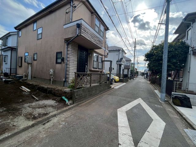 ���n�O�ώʐ^ �O�ʓ��H�͎Ԓʂ肪���Ȃ��r�C�K�X�⑛�����C�ɂ����������ƕ�点�܂��B���q�l�̒ʊw�����S���đ���o�����Ƃ��o���A���S���◎���������Z�����d��������Ƀs�b�^���ł���i�B�e���F2026.1.22�j