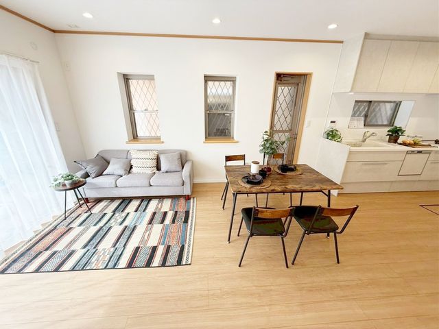 ���r���O �V���v���ŃX�^�C���b�V���ȃ��r���O�ł���Ƌ��C���e���A�̐F�A�f�ށA�f�U�C���ɓ��ꐫ���������邱�Ƃł������Ő������ꂽ��ԂɁ�ǂ�ȉƋ�𑵂��邩���N���N���܂��ˁ�i�B�e���F2026.2.20�j