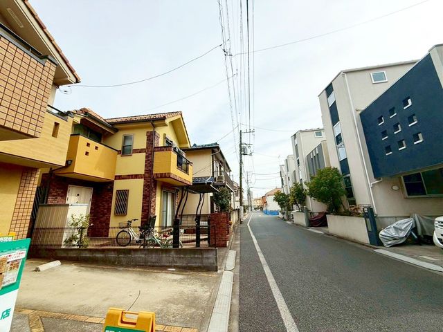 ���n�O�ώʐ^ �O�ʓ��H�͎Ԓʂ肪���Ȃ��r�C�K�X�⑛�����C�ɂ����������ƕ�点�܂��B���q�l�̒ʊw�����S���đ���o�����Ƃ��o���A���S���◎���������Z�����d��������Ƀs�b�^���ł���i�B�e���F2026.2.20�j