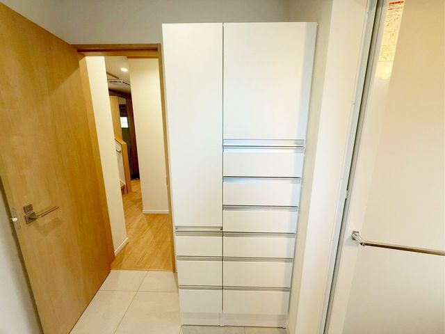 ���ʑ�E���ʏ� ���ʎ��ɂ͕֗��ȃ��l���u���ꂠ��I�Ƒ����̃^�I���⒅�ւ����܂Ƃ߂ĕЕt���ĉ��K�ł��B�������̏o�₷�����ʎ����A���l�����[������΂���������Z�����������K�Ɏg���܂��I�i�B�e���F2026.2.20�j