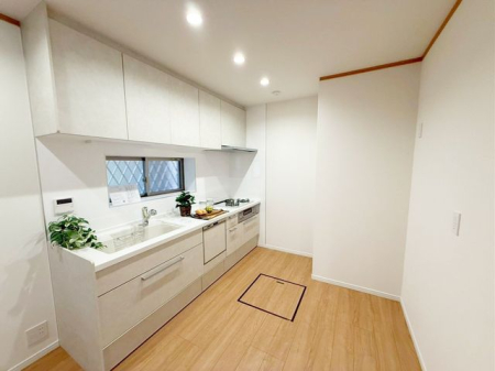 �L�b�`�� �J���I�ȃL�b�`���́A���r���O�S�̂����n������S���̂���݌v�I���������Ƒ��Ƃ̃R�~���j�P�[�V�������Ƃ�āA�����Ȃ��q�l�̂��邲�ƒ�ɂ����ꂵ���|�C���g��i�B�e���F2026.2.20�j