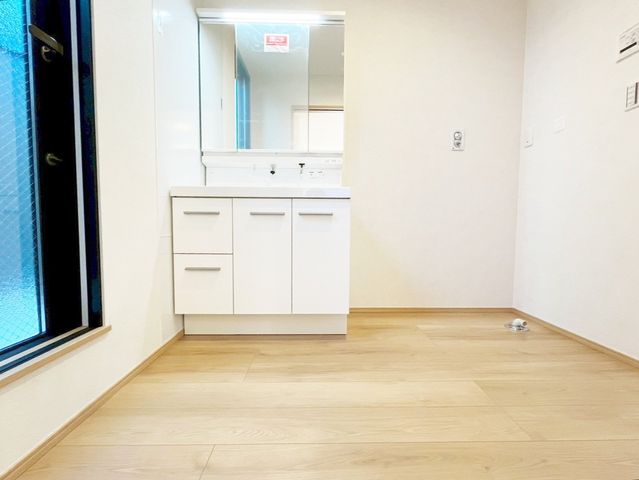 ���ʑ�E���ʏ� ���ʑ�Ɛ���@�u��E�E�߃X�y�[�X����������Ƃꂽ���ʎ��ł��B���[�̑������ʑ�Ȃ̂ŉƑ��F�l�̓��p�i������������[�o���܂���V�����[�w�b�h�t�Ŏg����������i�B�e���F2026.2.9�j