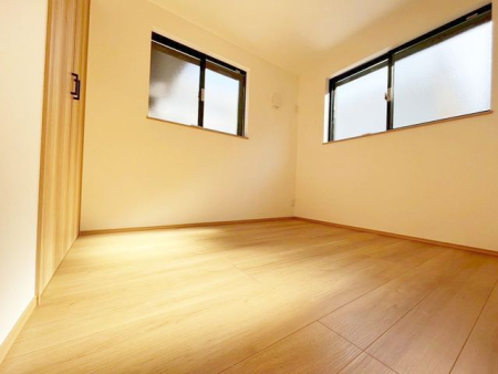 ���̑����� 2�ʍ̌��̂������Ȃ̂ŁA�z�̌������������荞�߂Ė��邢�����ł�������2�ʂ���̂ŊJ�����������ĕ��ʂ����ǍD�ł���|�J�|�J�̂����l�̌�����������C�����̗ǂ���Ԃł��i�B�e���F2026.2.9�j