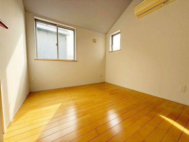 ���̑����� ��Q���͂��������ȍL���ŁA���[�͂��L�x�ł��I���[�N�X�y�[�X���̃R�[�i�[����ꂽ��A�L������������Ƃ���̂ŁA�Ƌ�̔z�u�����R���݁����z�̋�Ԃ���ꂿ�Ⴂ�܂���i�B�e���F2026.2.20�j