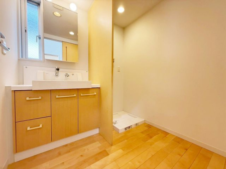 ���ʑ�E���ʏ� ���ʑ�Ɛ���@�u��E�E�߃X�y�[�X����������Ƃꂽ���ʎ��ł��B���[�̑������ʑ�Ȃ̂ŉƑ��F�l�̓��p�i������������[�o���܂���V�����[�w�b�h�t�Ŏg����������i�B�e���F2026.2.20�j