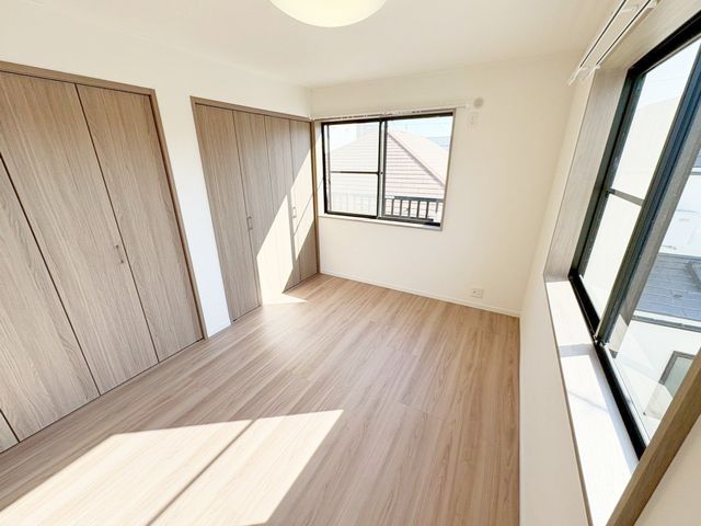 ���̑����� 2�ʍ̌��̂������Ȃ̂ŁA�z�̌������������荞�߂Ė��邢�����ł�������2�ʂ���̂ŊJ�����������ĕ��ʂ����ǍD�ł���|�J�|�J�̂����l�̌�����������C�����̗ǂ���Ԃł��i�B�e���F2026.2.13�j