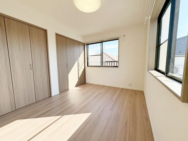 ���̑����� 2�ʍ̌��̂������Ȃ̂ŁA�z�̌������������荞�߂Ė��邢�����ł�������2�ʂ���̂ŊJ�����������ĕ��ʂ����ǍD�ł���|�J�|�J�̂����l�̌�����������C�����̗ǂ���Ԃł��i�B�e���F2026.2.13�j