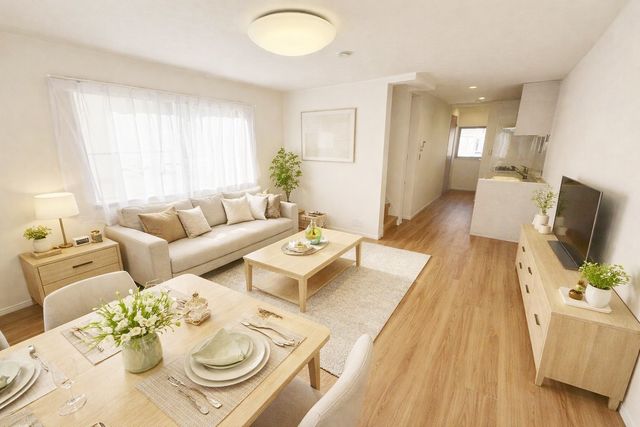 ���r���O �̌��ʂ����������Ղ�Ǝ��R�����������ރ��r���O�X�y�[�X�͂ƂĂ����S�n�̗ǂ���Ԃł��B���Ƒ����W�܂�������Ɖ߂�����u�e���̏�v�ɂȂ郊�r���O�𐥔񂲗�����������i�Ƌ��CG�ł��j