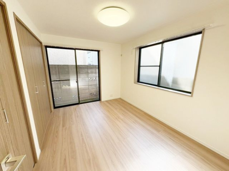 ���̑����� 2�ʍ̌��̂������Ȃ̂ŁA�z�̌������������荞�߂Ė��邢�����ł�������2�ʂ���̂ŊJ�����������ĕ��ʂ����ǍD�ł���|�J�|�J�̂����l�̌�����������C�����̗ǂ���Ԃł��i�B�e���F2026.2.13�j