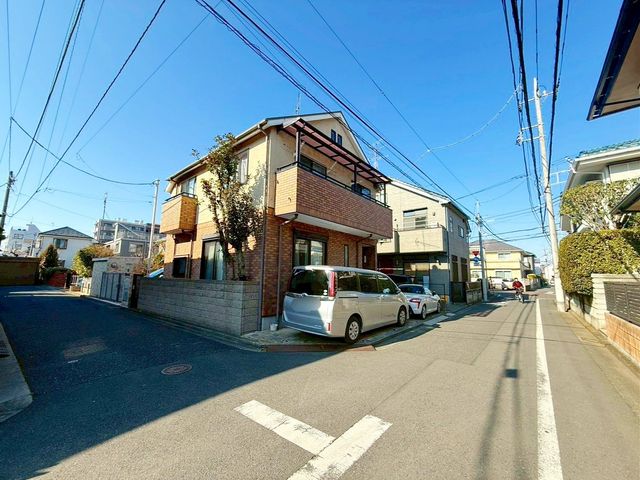 ���n�O�ώʐ^ �O�ʓ��H�͎Ԓʂ肪���Ȃ��r�C�K�X�⑛�����C�ɂ����������ƕ�点�܂��B���q�l�̒ʊw�����S���đ���o�����Ƃ��o���A���S���◎���������Z�����d��������Ƀs�b�^���ł���