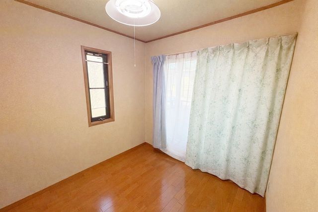 ���̑����� 3.2���̃t�@�~���[���[��������̂ŁA���i�g��Ȃ����̂�A�G�߂��̂̎��[�ɂ��֗��ł��I�i�摜��CG���H���Ă��܂��j