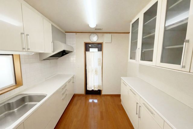 �L�b�`�� �L�b�`���X�y�[�X�ɂ͂��������D���ȕ��ɂ��������J�b�v�{�[�h�t���􂨍D���ȐH���O���X�����[�ł��A�L�b�`����肪�X�b�L�����܂��I�ǂ�Ȃ��M��J�b�v��u�����y���݂ł��ˁ�i�摜��CG���H���Ă��܂��j