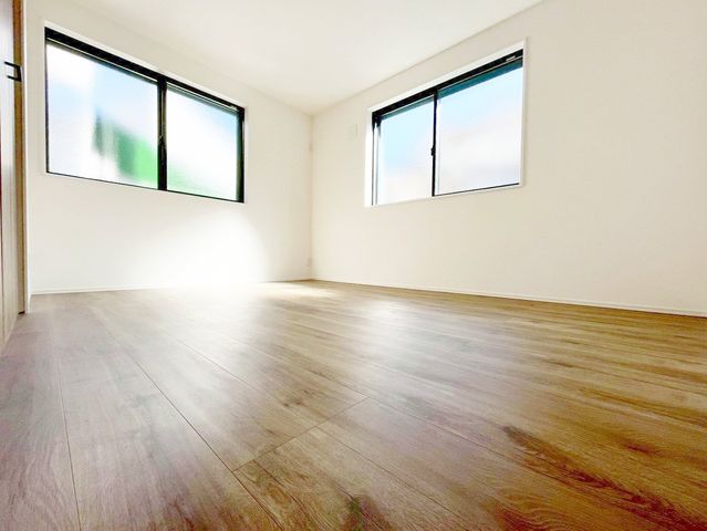 ���̑����� 2�ʍ̌��̂������Ȃ̂ŁA�z�̌������������荞�߂Ė��邢�����ł�������2�ʂ���̂ŊJ�����������ĕ��ʂ����ǍD�ł���|�J�|�J�̂����l�̌�����������C�����̗ǂ���Ԃł��i�B�e���F2026.2.19�j