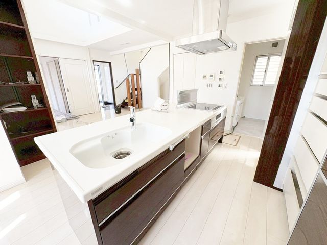 �L�b�`�� �J���I�ȃL�b�`���́A���r���O�S�̂����n������S���̂���݌v�I���������Ƒ��Ƃ̃R�~���j�P�[�V�������Ƃ�āA�����Ȃ��q�l�̂��邲�ƒ�ɂ����ꂵ���|�C���g��i�B�e���F2026.2�j