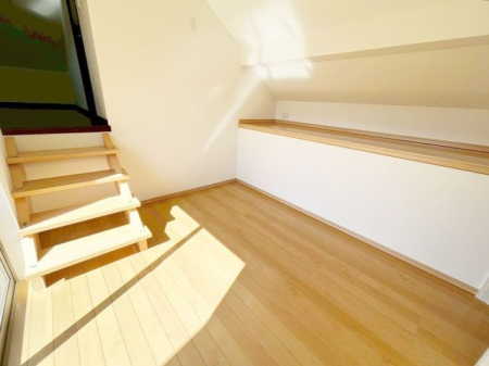 ���̑����� ������̂������Ȃ̂ŁA�z�̌������������荞�߂Ė��邢�����ł�������2�ʂ���̂ŊJ�����������ĕ��ʂ����ǍD�ł���|�J�|�J�̂����l�̌�����������C�����̗ǂ���Ԃł��i�B�e���F2026.2�j