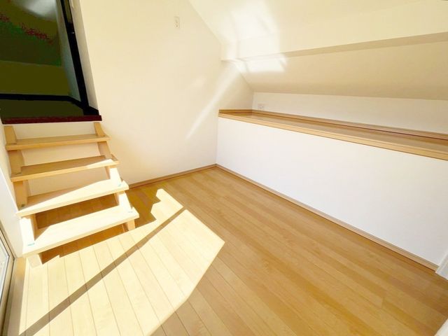 ���̑����� ������̂������Ȃ̂ŁA�z�̌������������荞�߂Ė��邢�����ł�������2�ʂ���̂ŊJ�����������ĕ��ʂ����ǍD�ł���|�J�|�J�̂����l�̌�����������C�����̗ǂ���Ԃł��i�B�e���F2026.2�j