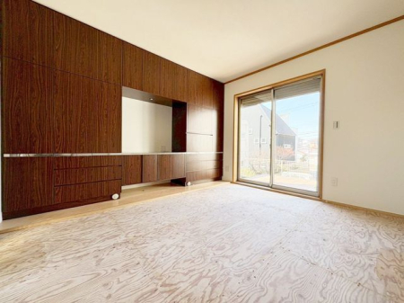 ���̑����� 2�ʍ̌��̂������Ȃ̂ŁA�z�̌������������荞�߂Ė��邢�����ł�������2�ʂ���̂ŊJ�����������ĕ��ʂ����ǍD�ł���|�J�|�J�̂����l�̌�����������C�����̗ǂ���Ԃł��i�B�e���F2026.2�j