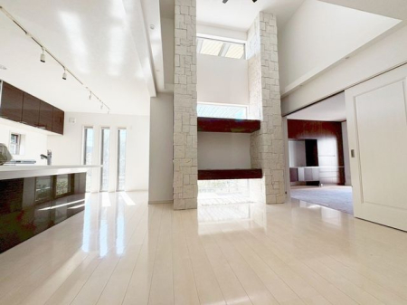 ���r���O �̌��ʂ����������Ղ�Ǝ��R�����������ރ��r���O�X�y�[�X�͂ƂĂ����S�n�̗ǂ���Ԃł��B���Ƒ����W�܂�������Ɖ߂�����u�e���̏�v�ɂȂ郊�r���O�𐥔񂲗�����������i�B�e���F2026.2�j