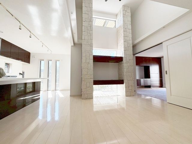 ���r���O �̌��ʂ����������Ղ�Ǝ��R�����������ރ��r���O�X�y�[�X�͂ƂĂ����S�n�̗ǂ���Ԃł��B���Ƒ����W�܂�������Ɖ߂�����u�e���̏�v�ɂȂ郊�r���O�𐥔񂲗�����������i�B�e���F2026.2�j