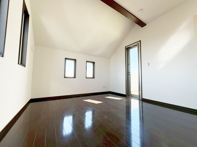 ���̑����� 2�ʍ̌��̂������Ȃ̂ŁA�z�̌������������荞�߂Ė��邢�����ł�������2�ʂ���̂ŊJ�����������ĕ��ʂ����ǍD�ł���|�J�|�J�̂����l�̌�����������C�����̗ǂ���Ԃł��i�B�e���F2026.2�j