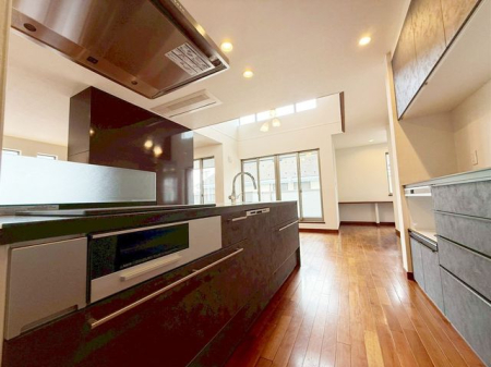 �L�b�`�� �J���I�ȃL�b�`���́A���r���O�S�̂����n������S���̂���݌v�I���������Ƒ��Ƃ̃R�~���j�P�[�V�������Ƃ�āA�����Ȃ��q�l�̂��邲�ƒ�ɂ����ꂵ���|�C���g��i�B�e���F2026.2.24�j