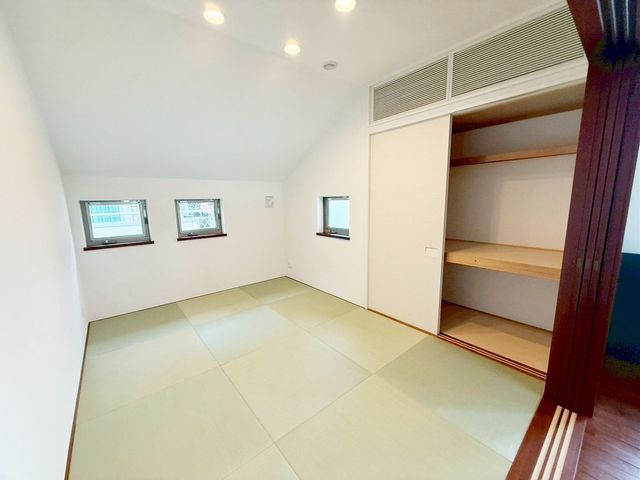 ���̑����� 2�ʍ̌��̂������Ȃ̂ŁA�z�̌������������荞�߂Ė��邢�����ł�������2�ʂ���̂ŊJ�����������ĕ��ʂ����ǍD�ł���|�J�|�J�̂����l�̌�����������C�����̗ǂ���Ԃł��i�B�e���F2026.2.24�j