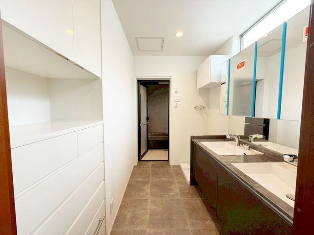 ���ʑ�E���ʏ� ���ʎ��ɂ͕֗��ȃ��l���u���ꂠ��I�Ƒ����̃^�I���⒅�ւ����܂Ƃ߂ĕЕt���ĉ��K�ł��B�������̏o�₷�����ʎ����A���l�����[������΂���������Z�����������K�Ɏg���܂��I�i�B�e���F2026.2.24�j