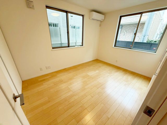 ���̑����� 2�ʍ̌��̂������Ȃ̂ŁA�z�̌������������荞�߂Ė��邢�����ł�������2�ʂ���̂ŊJ�����������ĕ��ʂ����ǍD�ł���|�J�|�J�̂����l�̌�����������C�����̗ǂ���Ԃł��i�B�e���F2026.2.24�j