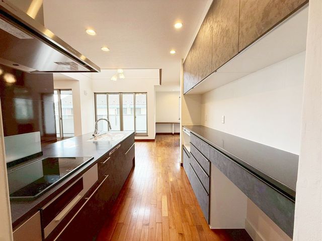 �L�b�`�� �L�b�`���X�y�[�X�ɂ͂��������D���ȕ��ɂ��������J�b�v�{�[�h�t���􂨍D���ȐH���O���X�����[�ł��A�L�b�`����肪�X�b�L�����܂��I�ǂ�Ȃ��M��J�b�v��u�����y���݂ł��ˁ�i�B�e���F2026.2.24�j