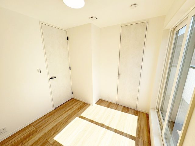 ���̑����� ������œ�������ǍD��g������̗ǂ��T�C�Y���̂������ł��̂ŁA�q�������E�Q���E���ւȂǗl�X�ȗp�r�Ŏg���Ă��������܂��B�Ƌ�̔z�u�Ȃǂ��l���鎞�Ԃ��y�����ł��ˁI�i�B�e���F2026.3.6�j