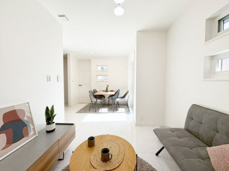 ���r���O �̌��ʂ����������Ղ�Ǝ��R�����������ރ��r���O�X�y�[�X�͂ƂĂ����S�n�̗ǂ���Ԃł��B���Ƒ����W�܂�������Ɖ߂�����u�e���̏�v�ɂȂ郊�r���O�𐥔񂲗�����������i�B�e���F2026.3.6�j