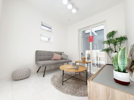 ���r���O �̌��ʂ����������Ղ�Ǝ��R�����������ރ��r���O�X�y�[�X�͂ƂĂ����S�n�̗ǂ���Ԃł��B���Ƒ����W�܂�������Ɖ߂�����u�e���̏�v�ɂȂ郊�r���O�𐥔񂲗�����������i�B�e���F2026.3.6�j