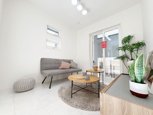 ���r���O �̌��ʂ����������Ղ�Ǝ��R�����������ރ��r���O�X�y�[�X�͂ƂĂ����S�n�̗ǂ���Ԃł��B���Ƒ����W�܂�������Ɖ߂�����u�e���̏�v�ɂȂ郊�r���O�𐥔񂲗�����������i�B�e���F2026.3.6�j