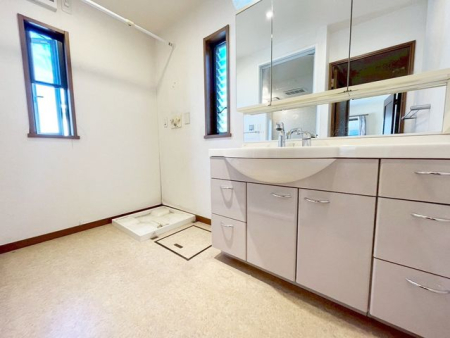 ���ʑ�E���ʏ� ���ʑ�Ɛ���@�u��E�E�߃X�y�[�X����������Ƃꂽ���ʎ��ł��B���[�̑������ʑ�Ȃ̂ł��Ƒ��F�l�̓��p�i������������[���o���܂���V�����[�w�b�h�t�Ŏg����������i�B�e���F2026.3.5�j