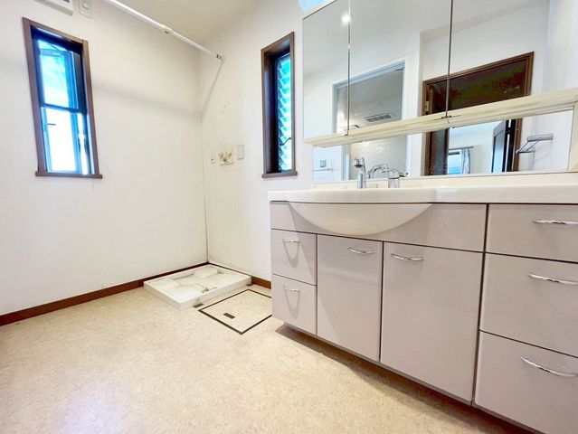 ���ʑ�E���ʏ� ���ʑ�Ɛ���@�u��E�E�߃X�y�[�X����������Ƃꂽ���ʎ��ł��B���[�̑������ʑ�Ȃ̂ł��Ƒ��F�l�̓��p�i������������[���o���܂���V�����[�w�b�h�t�Ŏg����������i�B�e���F2026.3.5�j