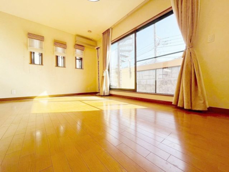 ���̑����� ��Q���͂��������ȍL���ŁA���[�͂��L�x�ł��I���[�N�X�y�[�X���̃R�[�i�[����ꂽ��A�L������������Ƃ���̂ŁA�Ƌ�̔z�u�����R���݁����z�̋�Ԃ���ꂿ�Ⴂ�܂���i�B�e���F2026.3.5�j